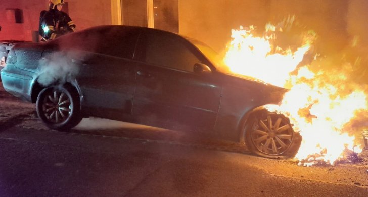 požár auto.jpg